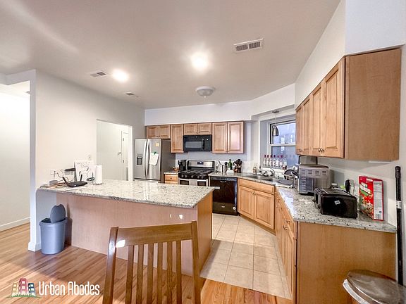 5th image of 6711 N Sheridan Rd #1S