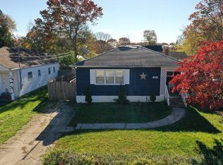 64 Robinwood Dr, Mastic Beach, NY 11951
