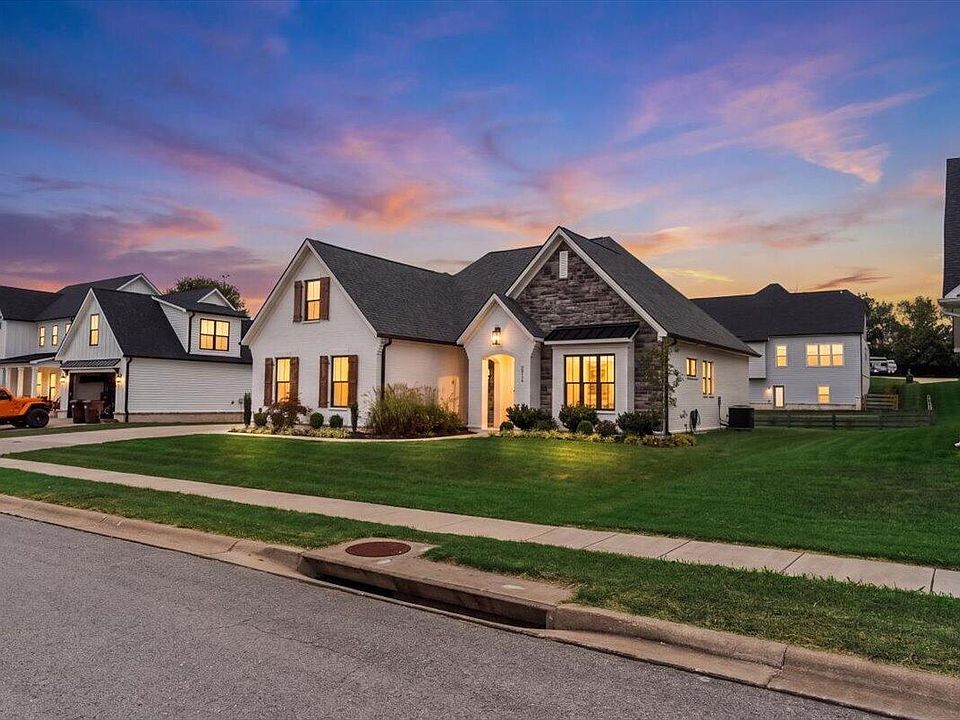 1st image of 3012 Red Oak Trl