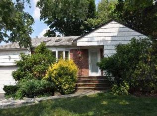 1405 Van Nostrand Pl, Merrick, NY 11566