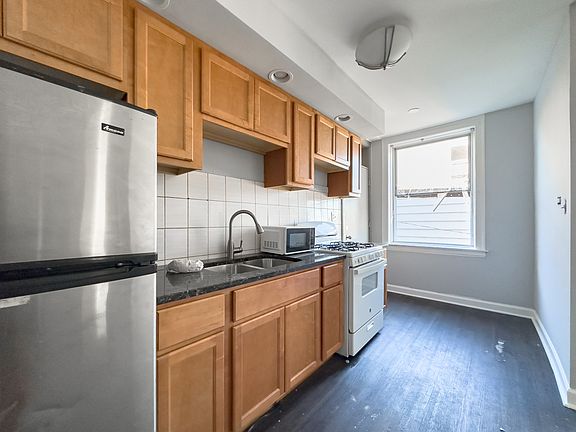 3rd image of 1757 W North Shore Ave #B4