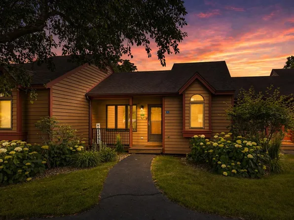 23 Oak Glen Dr, Galena, IL 61036