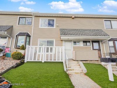 16 Redwood Loop, Staten Island, NY, 10309