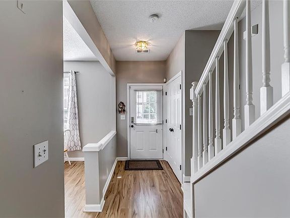 3rd image of 4175 Howell Park Rd