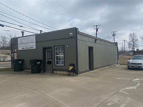 2nd image of 820 Broadway Ave