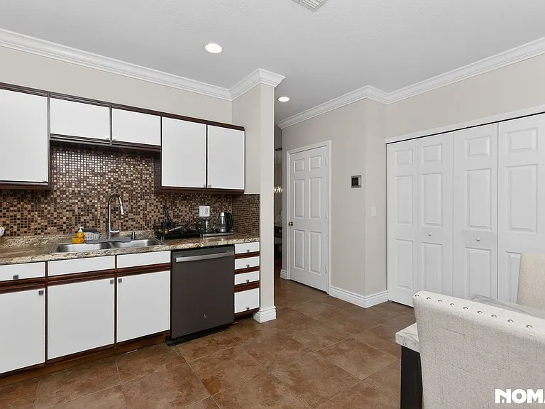 1417 Lyonshire Dr — Photo 10