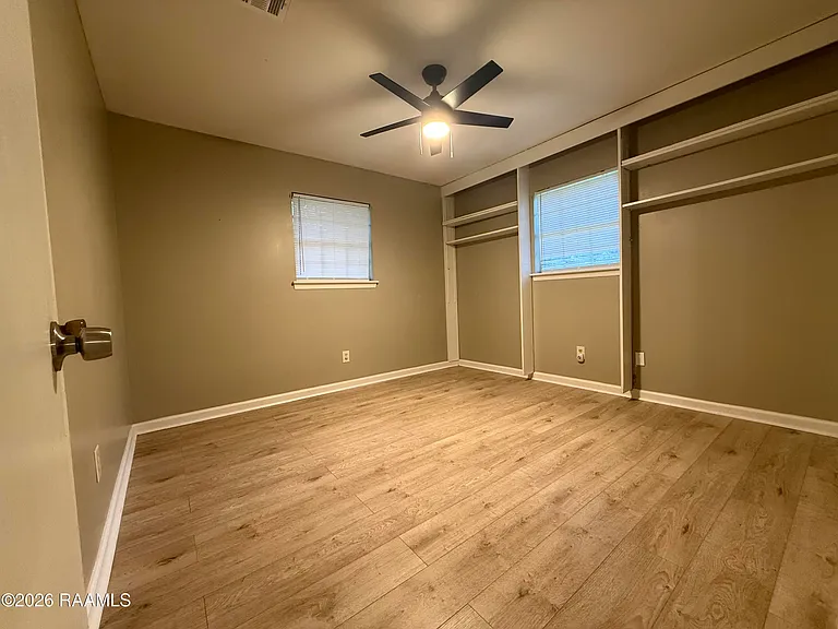204 Winsor Dr — Photo 8