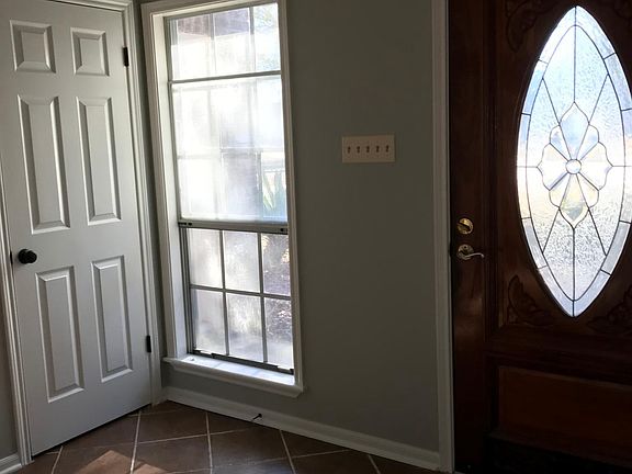 Foyer with 2 closets for storage
