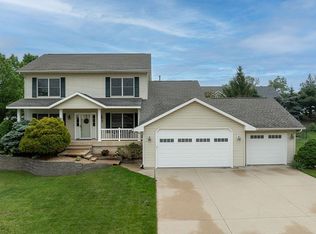 4004 Forest View Ct NE, Cedar Rapids, IA 52411