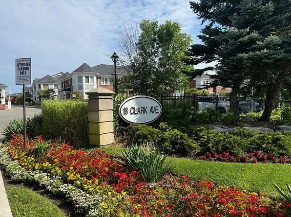 18 Clark Ave W #154, Vaughan, ON L4J 8H1