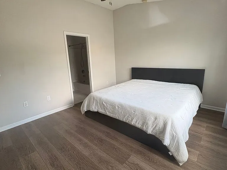 607 Crystal Way — Photo 12