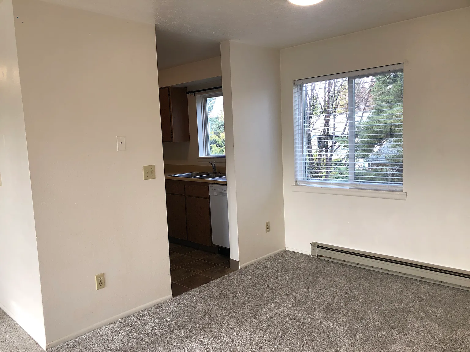 2 bed, 750 sqft, $950 — Photo 3