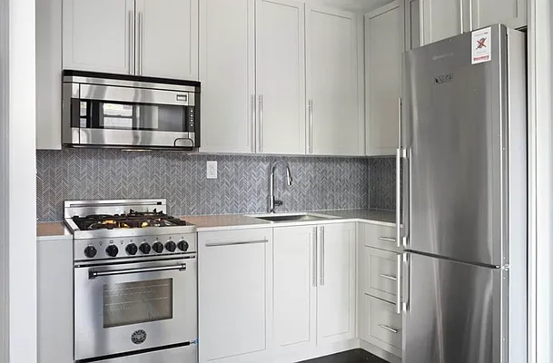 Rented by Vertical Real Estate LLC | media 8