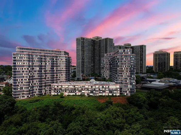 100 Carlyle Dr APT 14G, Cliffside Park, NJ 07010