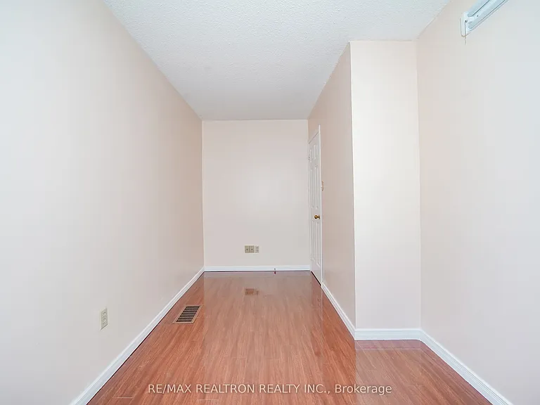 25 Cardwell Ave #24 — Photo 32