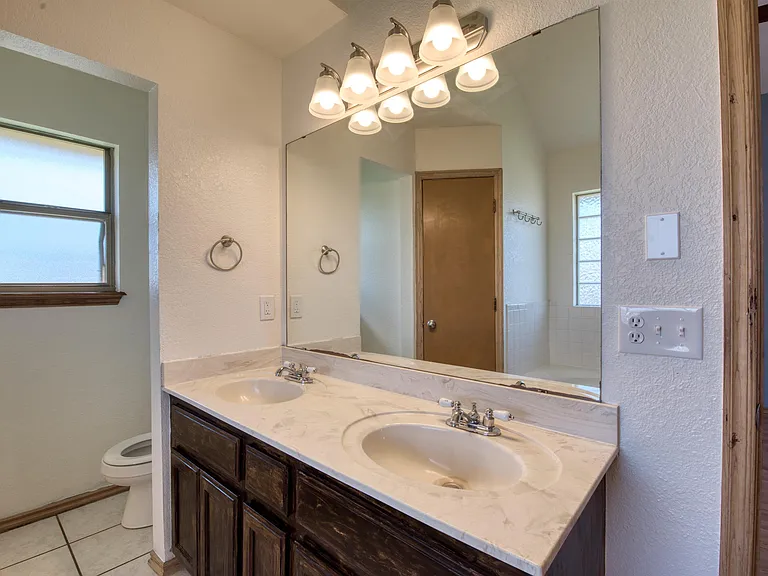 1220 Eastridge Dr — Photo 9