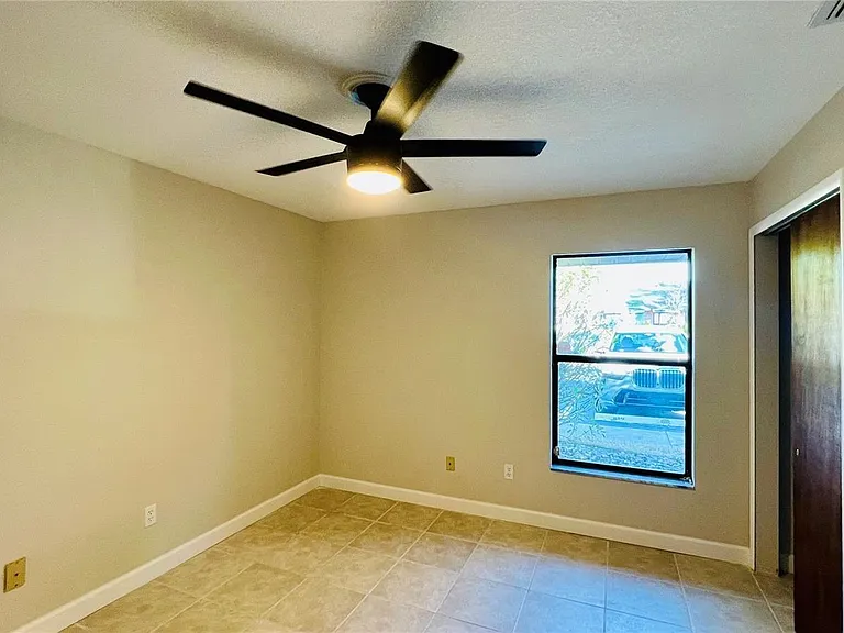 2531 King Oak Cir — Photo 9