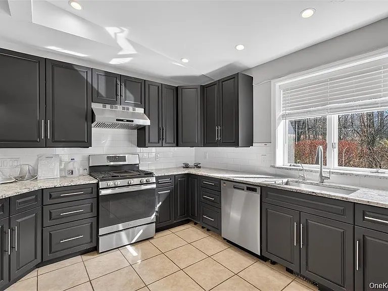 155 Roselawn Rd — Photo 9