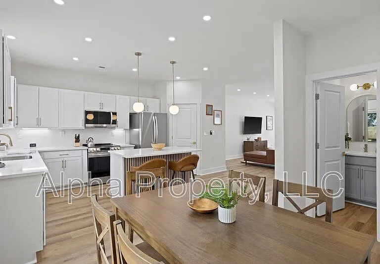 5 McDade St #A — Photo 13