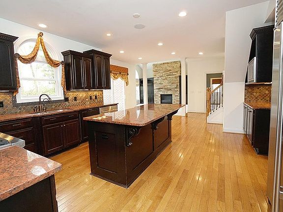 5th image of 125 Cedar Woods Dr