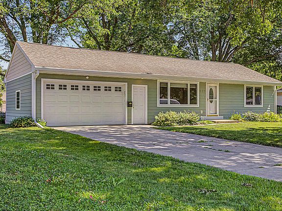 3rd image of 623 River Oak Dr