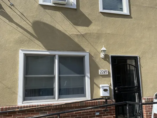 2245 Latona St, Philadelphia, PA 19146