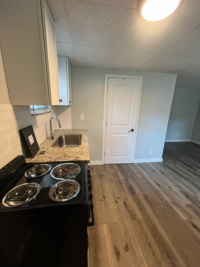 1 bed, 1.0 bath, 420 sqft, $975 — Photo 2