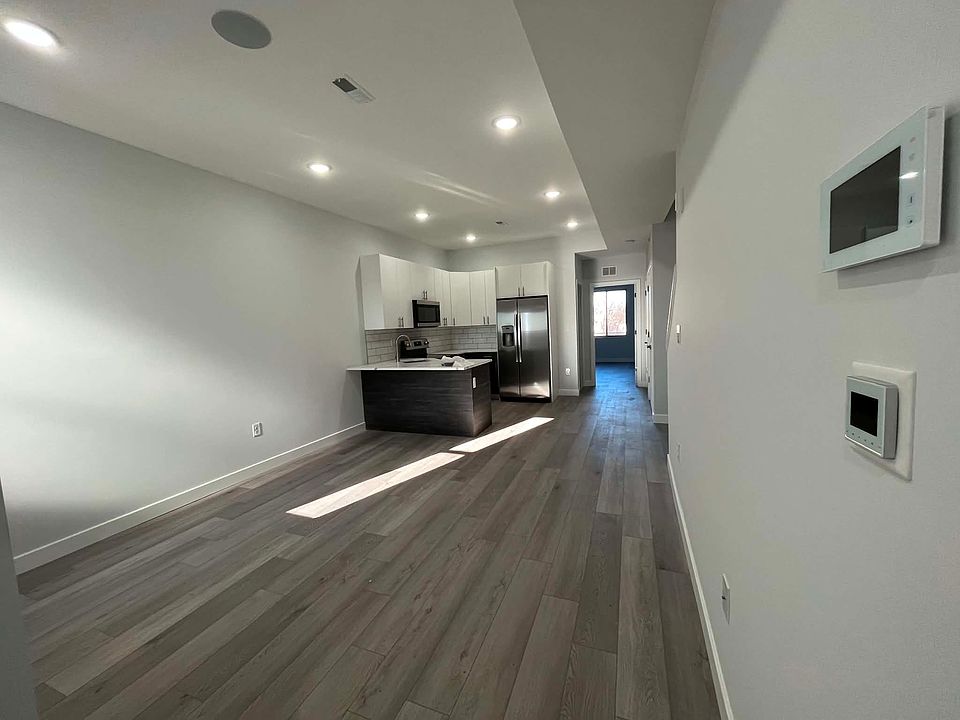 1st image of 522 W Berks St #3