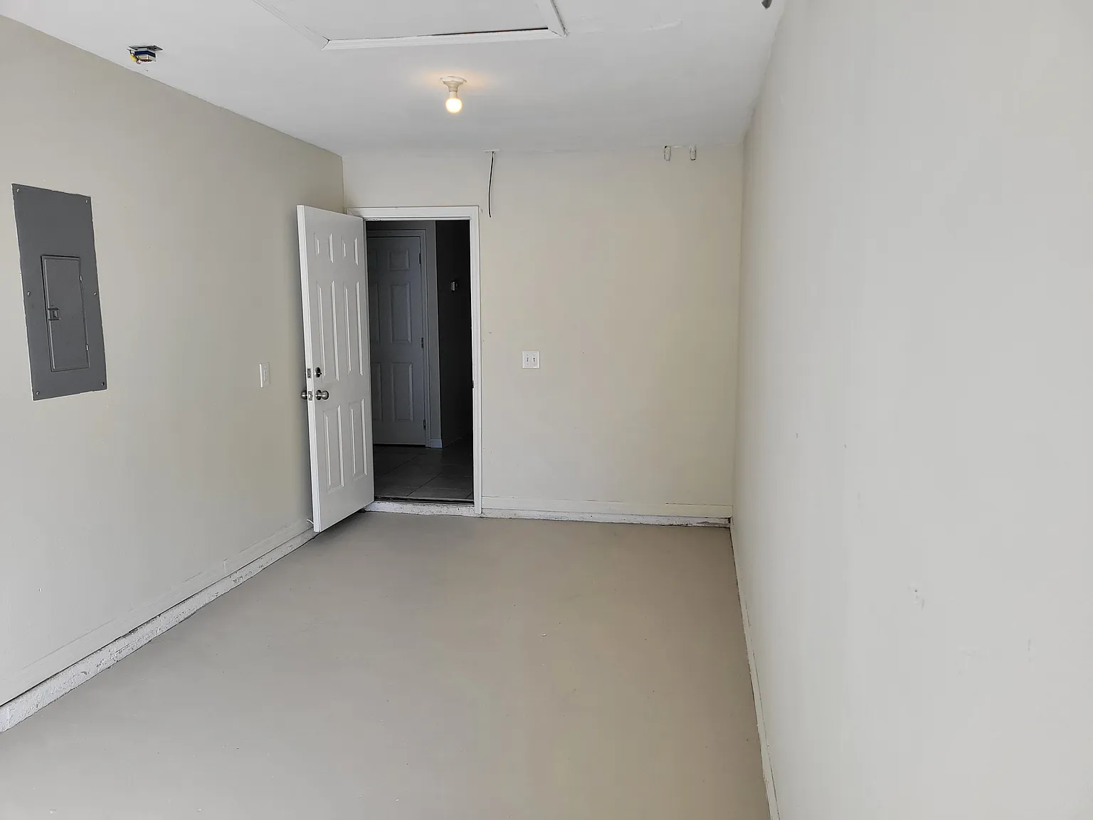 2 bed, 1030 sqft, $1,600 — Photo 3