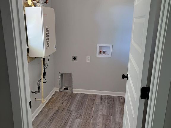 3rd image of 1009 Lawndale Dr