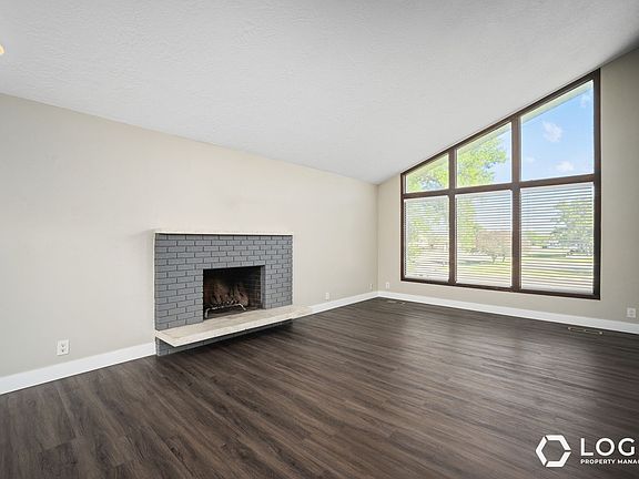 5th image of 512 E Larchwood Dr #A