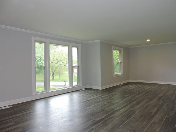 3rd image of 529 Glengarry Dr