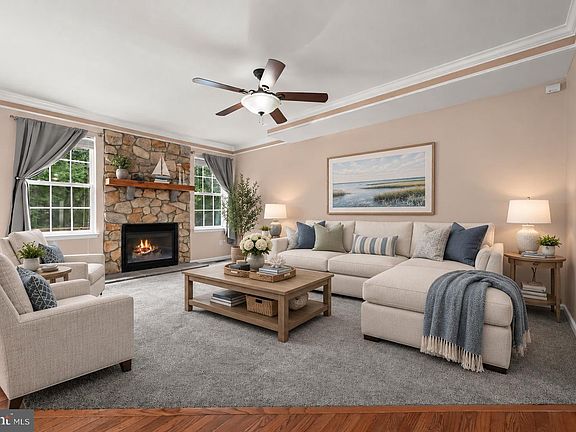 3rd image of 8025 Flora Ln