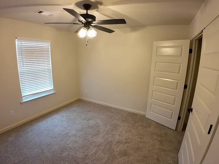 212 Kelton Ln — Photo 16