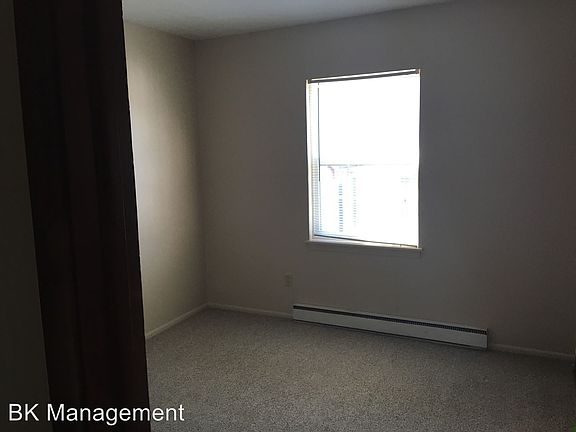 3rd image of 614 S Washington St APT 10