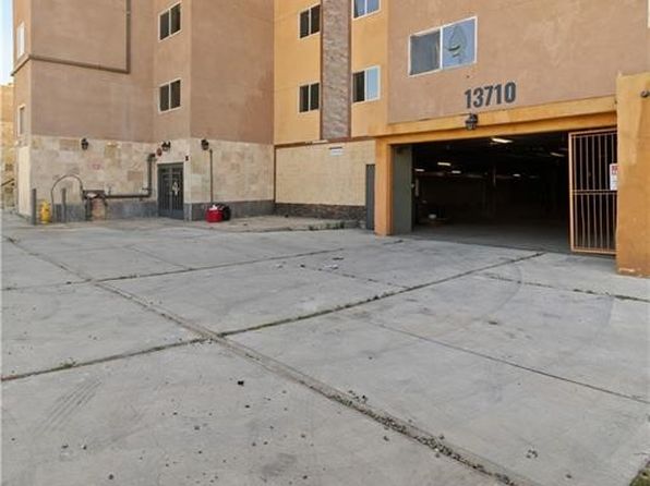 13710 W Foothill Blvd