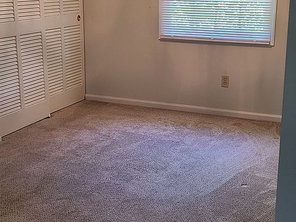 4th image of 624 W Davis St