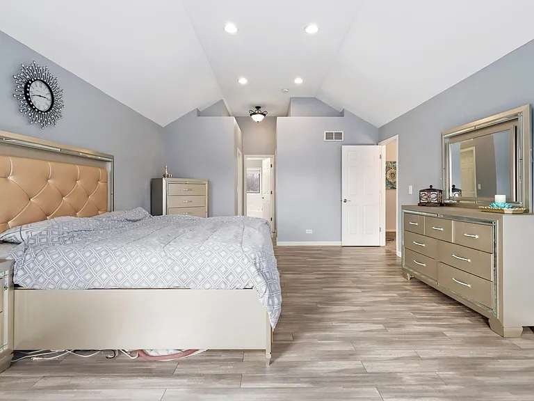 520 N Veterans Pkwy — Photo 22