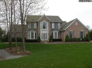 544 Parkside Dr, Avon Lake, OH 44012
