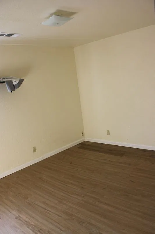 3 bed, 2.0 bath, 1350 sqft, $2,000 — Photo 3