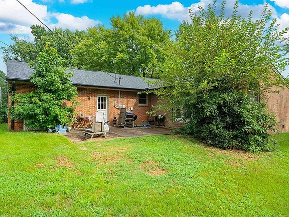 4th image of 3765 Locust Hill Dr E