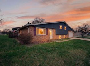 201 Golf Ave, Ellwood City, PA 16117