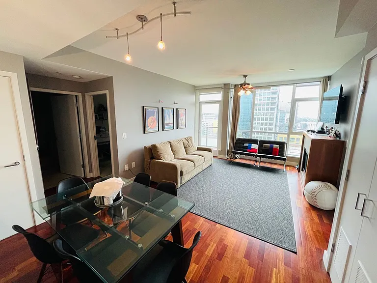 325 7th Ave #1402 — Photo 3