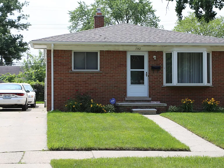 E George Ave — Photo 10
