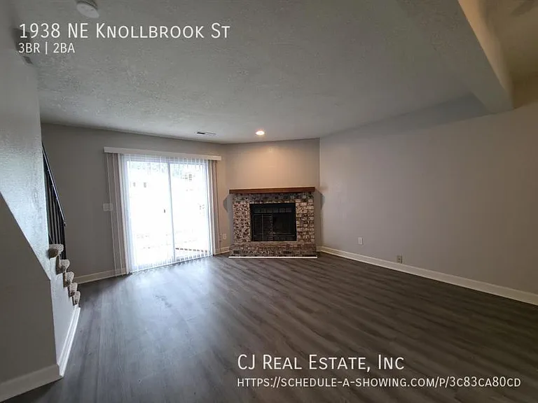1938 NE Knollbrook St — Photo 4