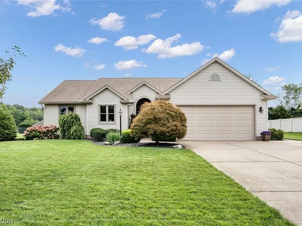 3905 Meander Dr, Mineral Ridge, OH 44440