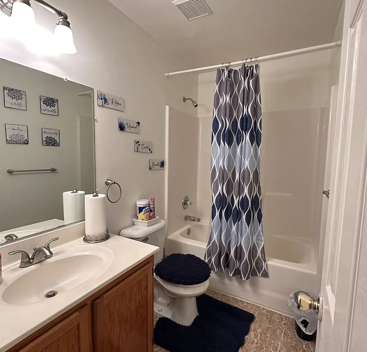 3 bed, 2.5 bath, 1444 sqft, $2,400 — Photo 3