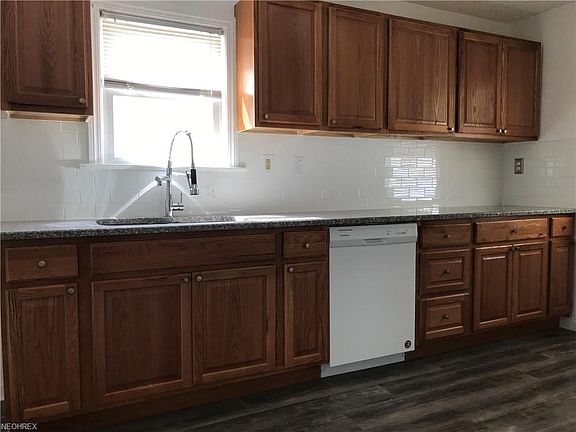 3rd image of 1610 Tuxedo Ave