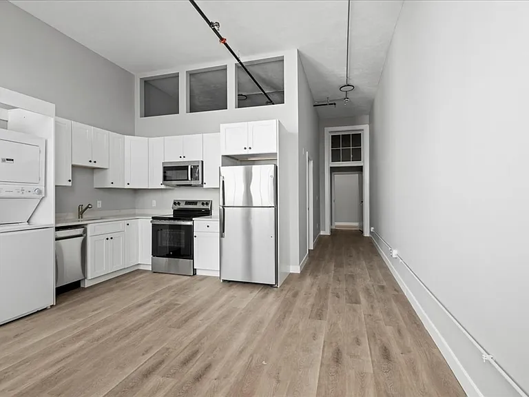 22 Waverly St #102 — Photo 11