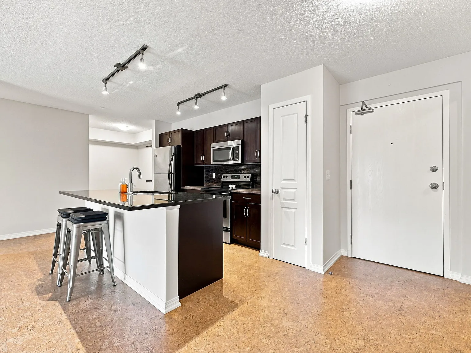 209, 250 New Brighton Villas SE (CP052) — Photo 4